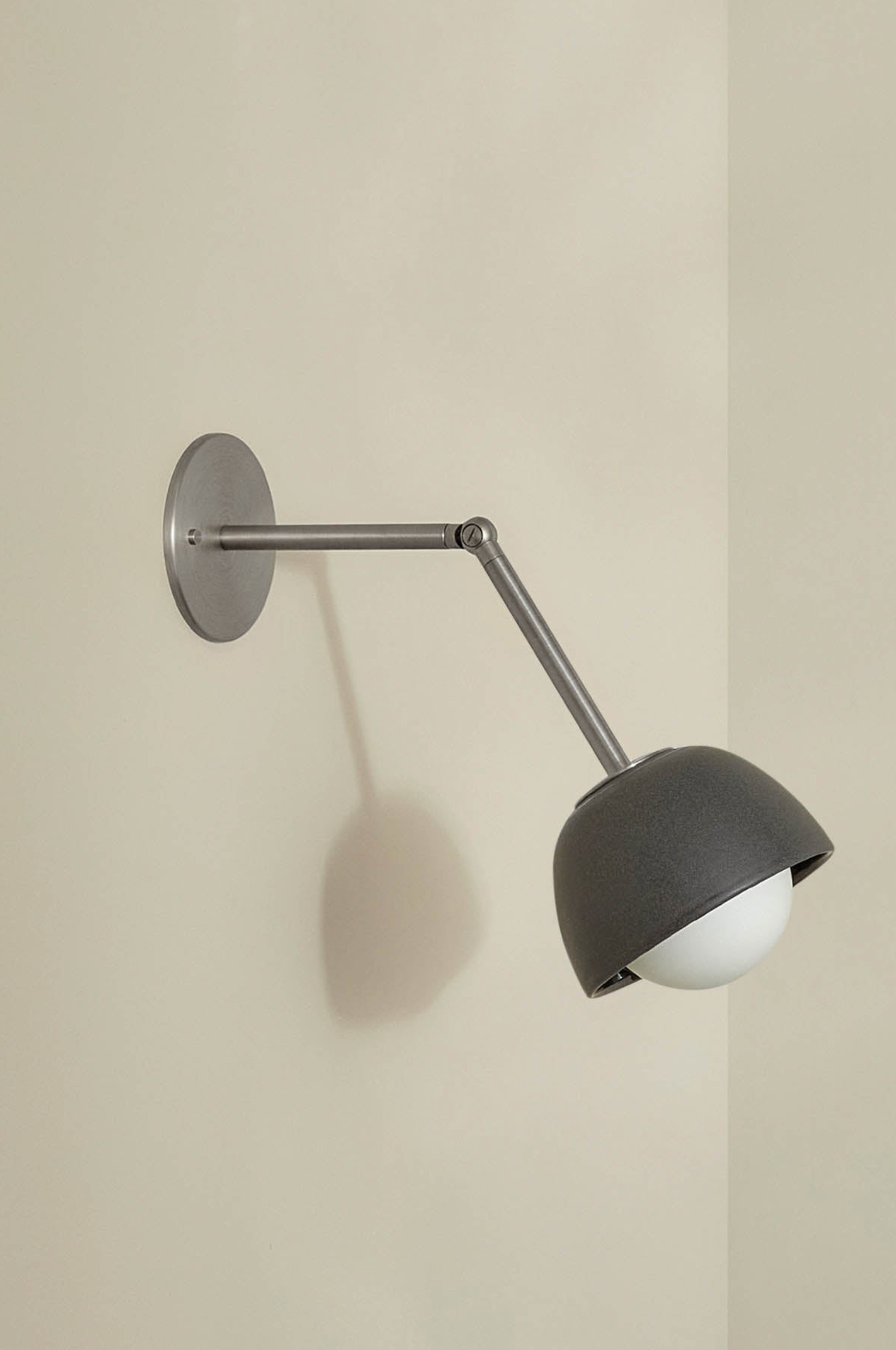 Terra 0 Long Articulating | Wall Light