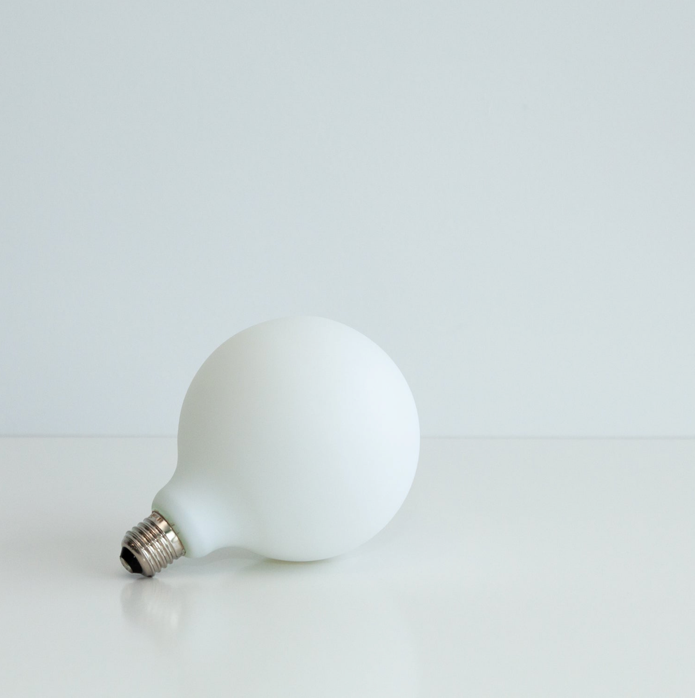 Vintage LED | Porcelain Frosted Round | Light Globe | G125 8w E27 2700k