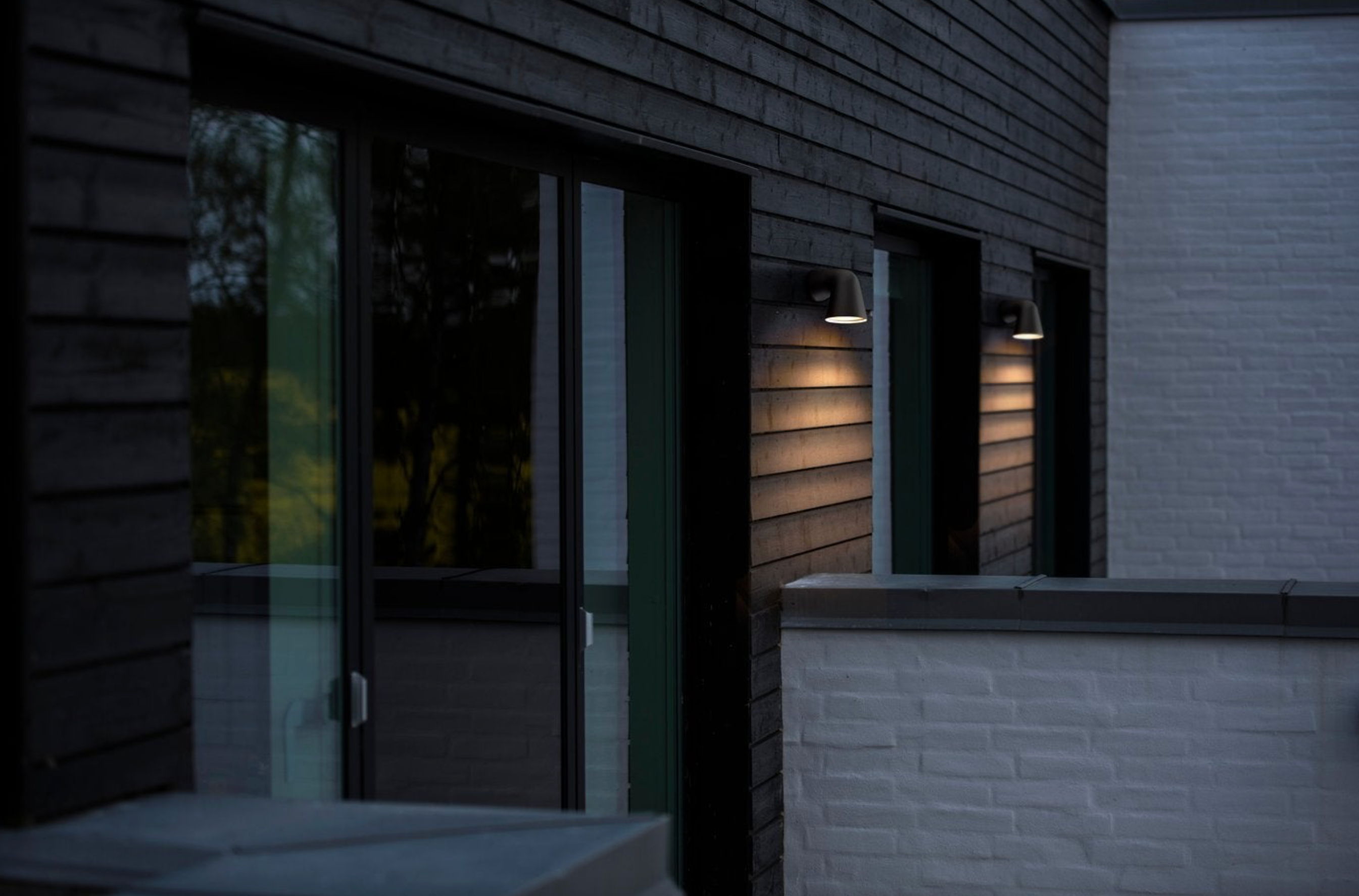 Front Single | Wall Light