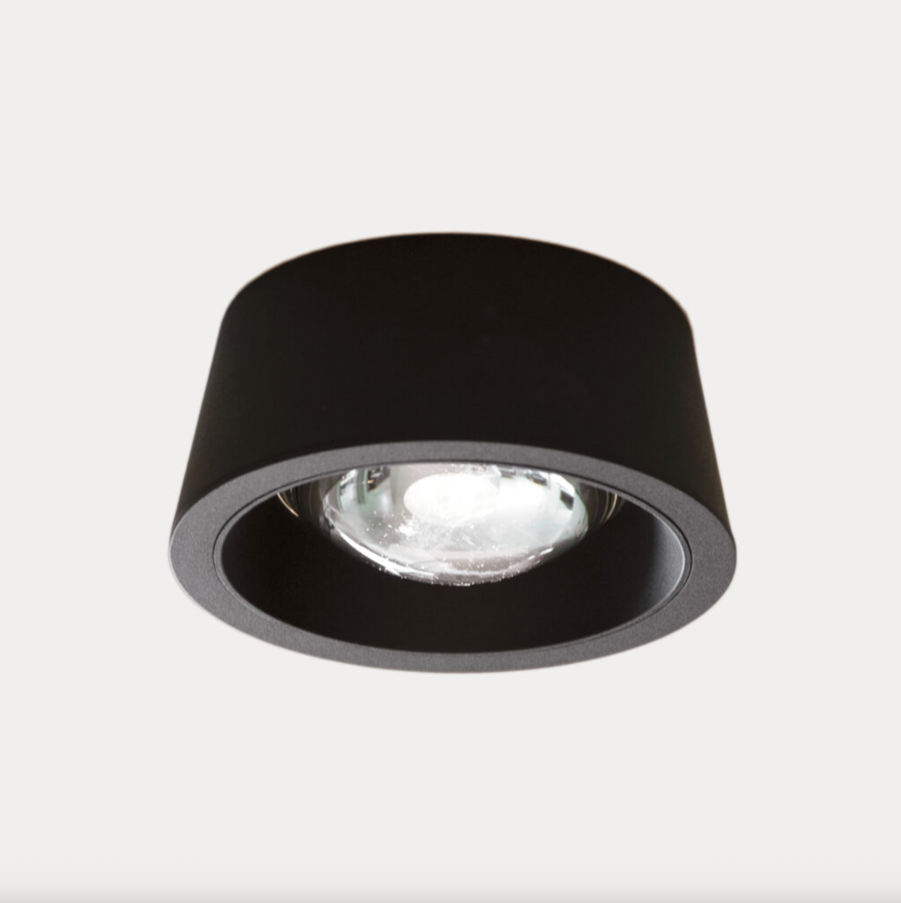 Kani | Surface Mounted