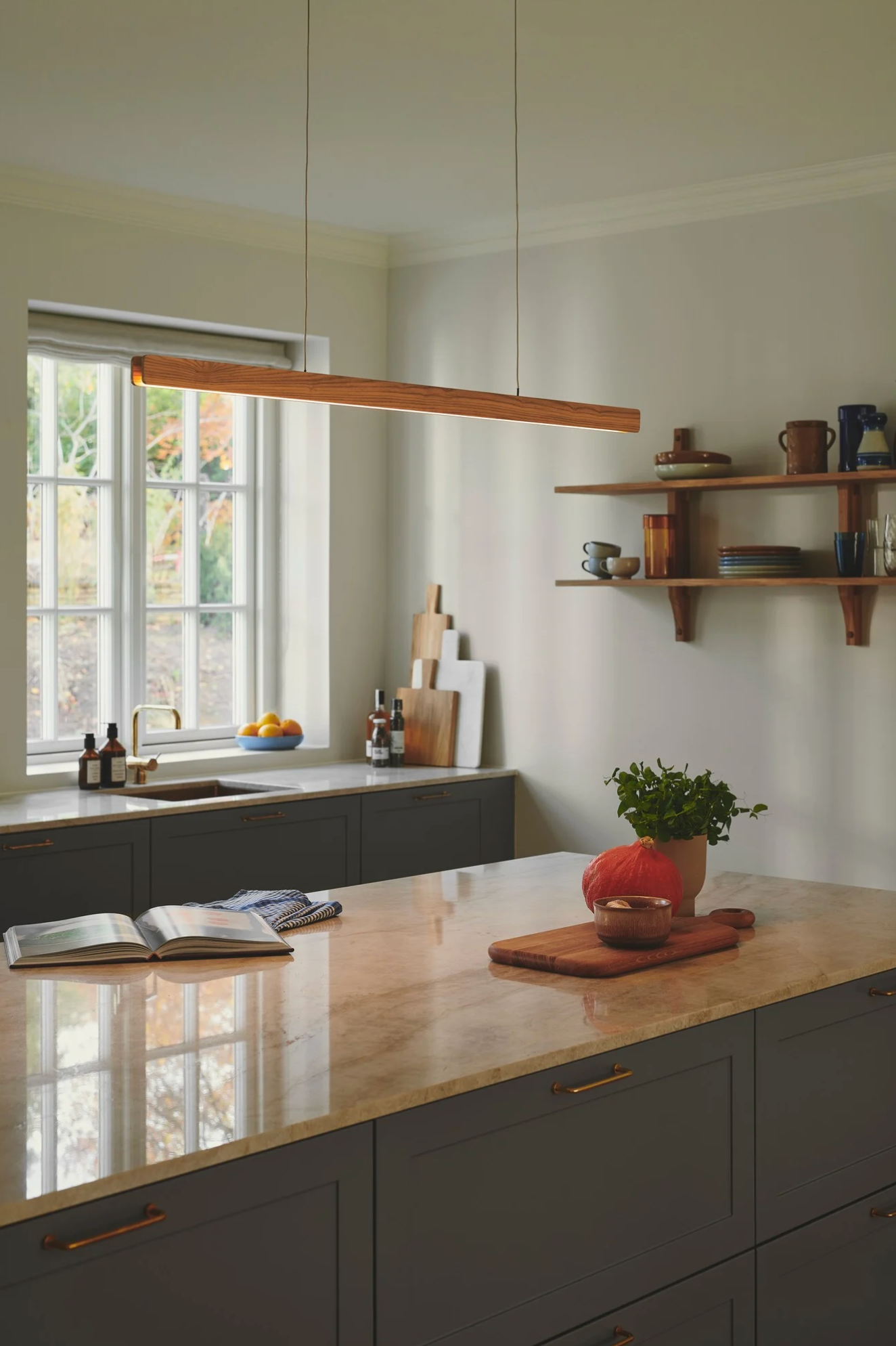 Llgas | Linear Pendant Light