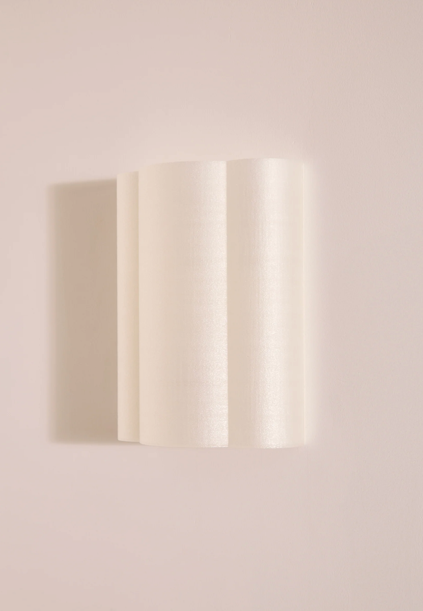 Eloise Wall Light Pearl 3D printed PLA interwoven loop shade wall-mounted on blush beige wall – Franca Studio